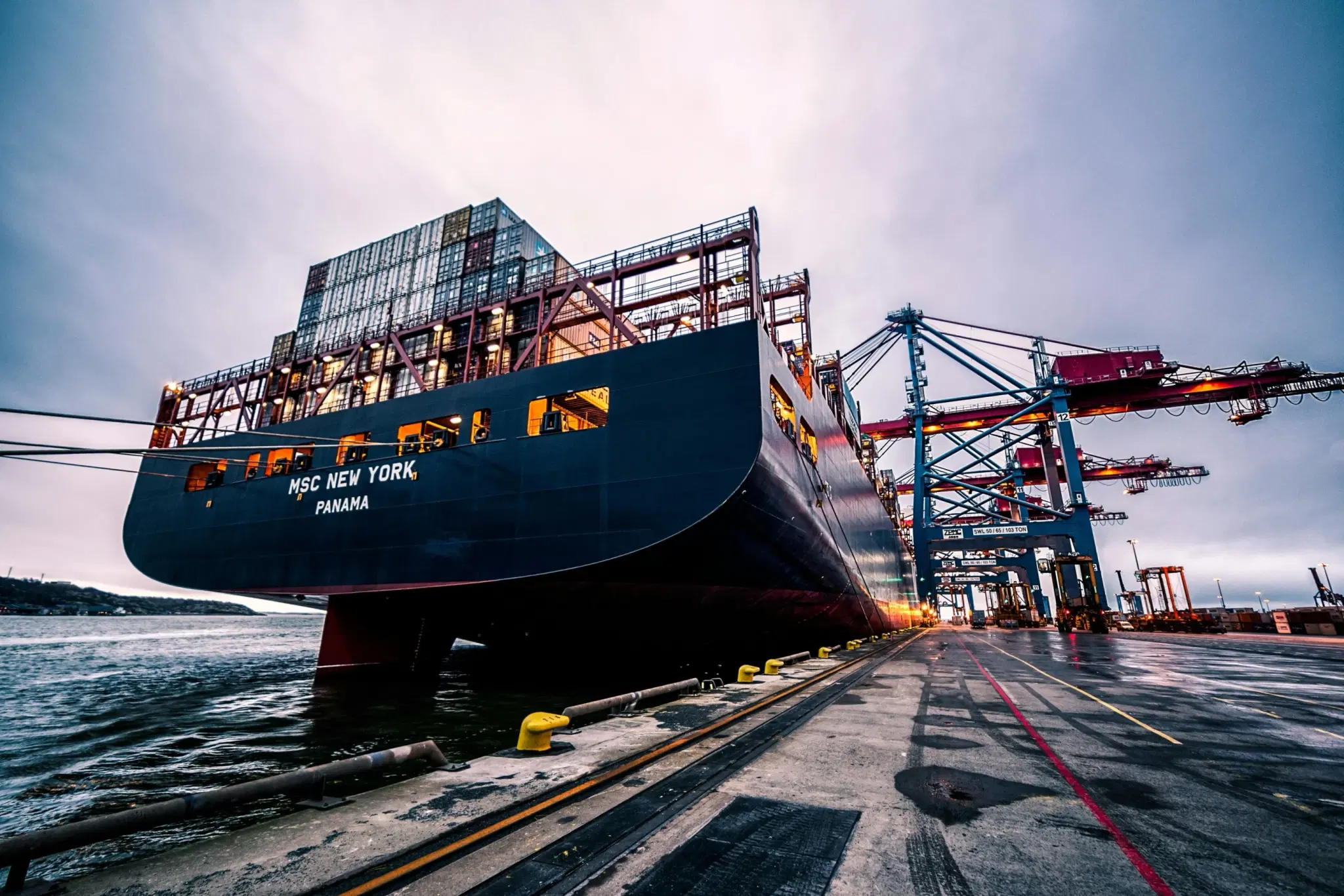 Break-bulk cargo ship